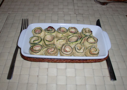 Zucchiniröllchen mit Schinken und Käse